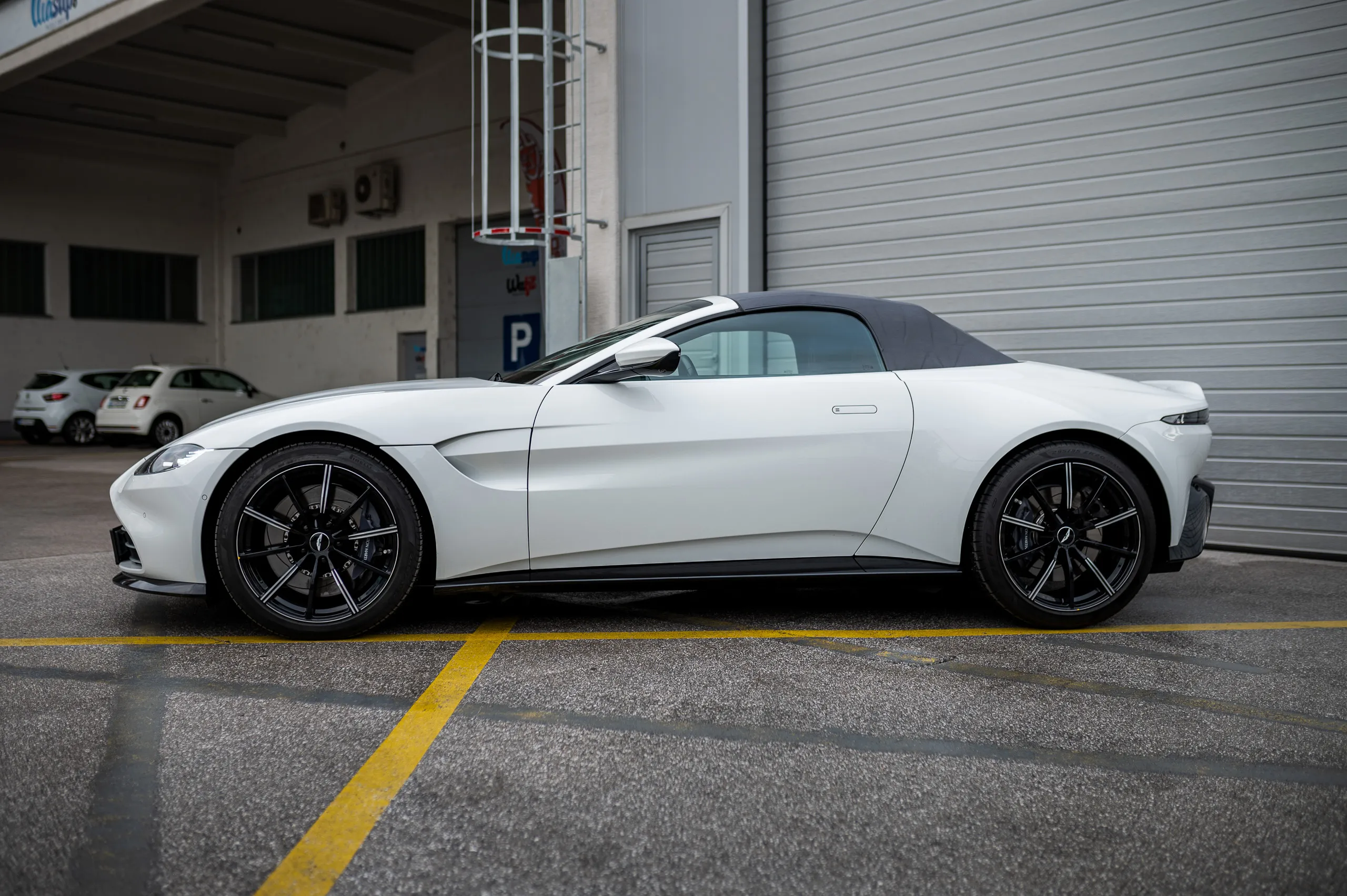 Aston-Martin-V8-Vantage-Roadster-08