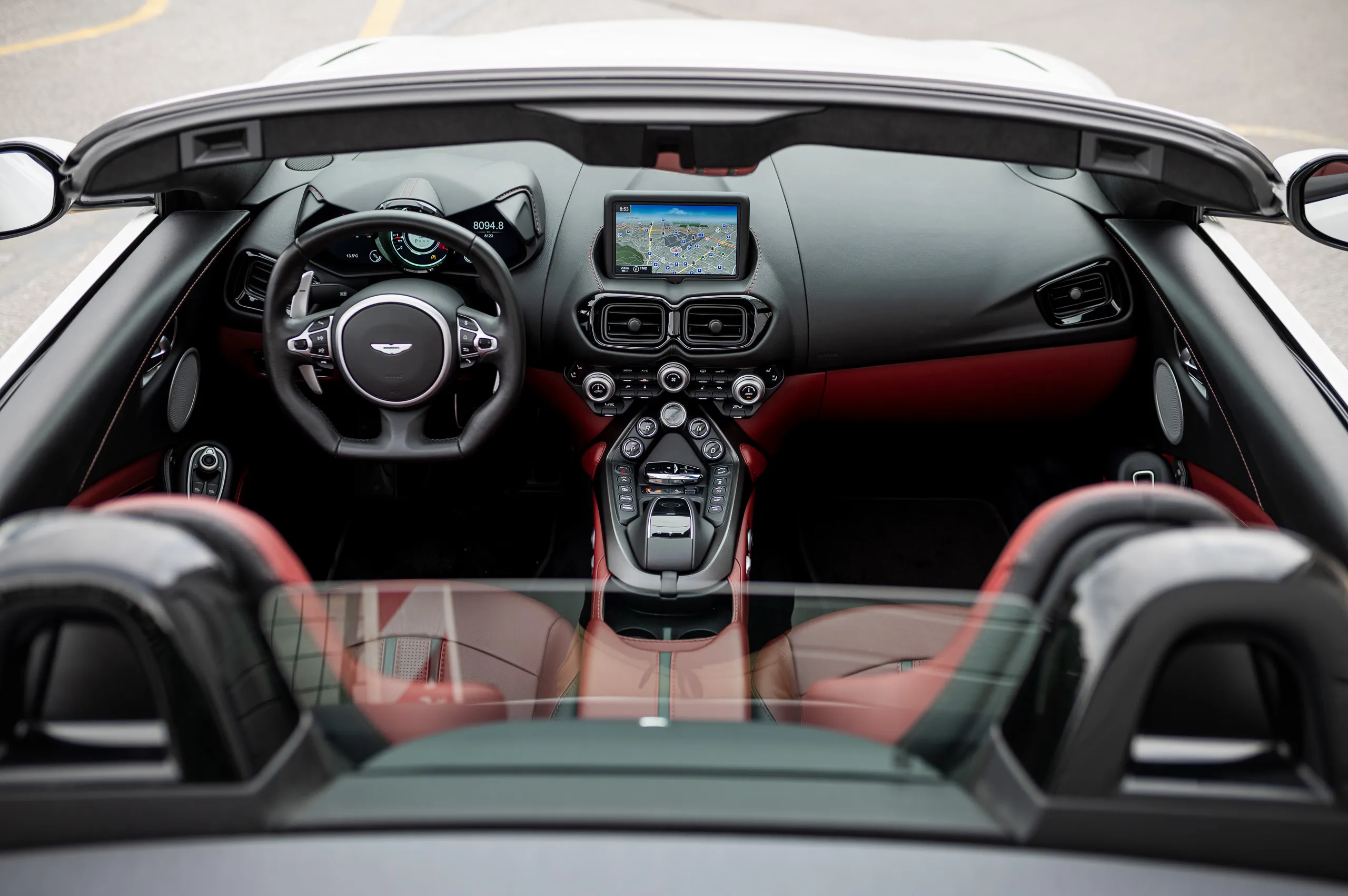 Aston-Martin-V8-Vantage-Roadster-12