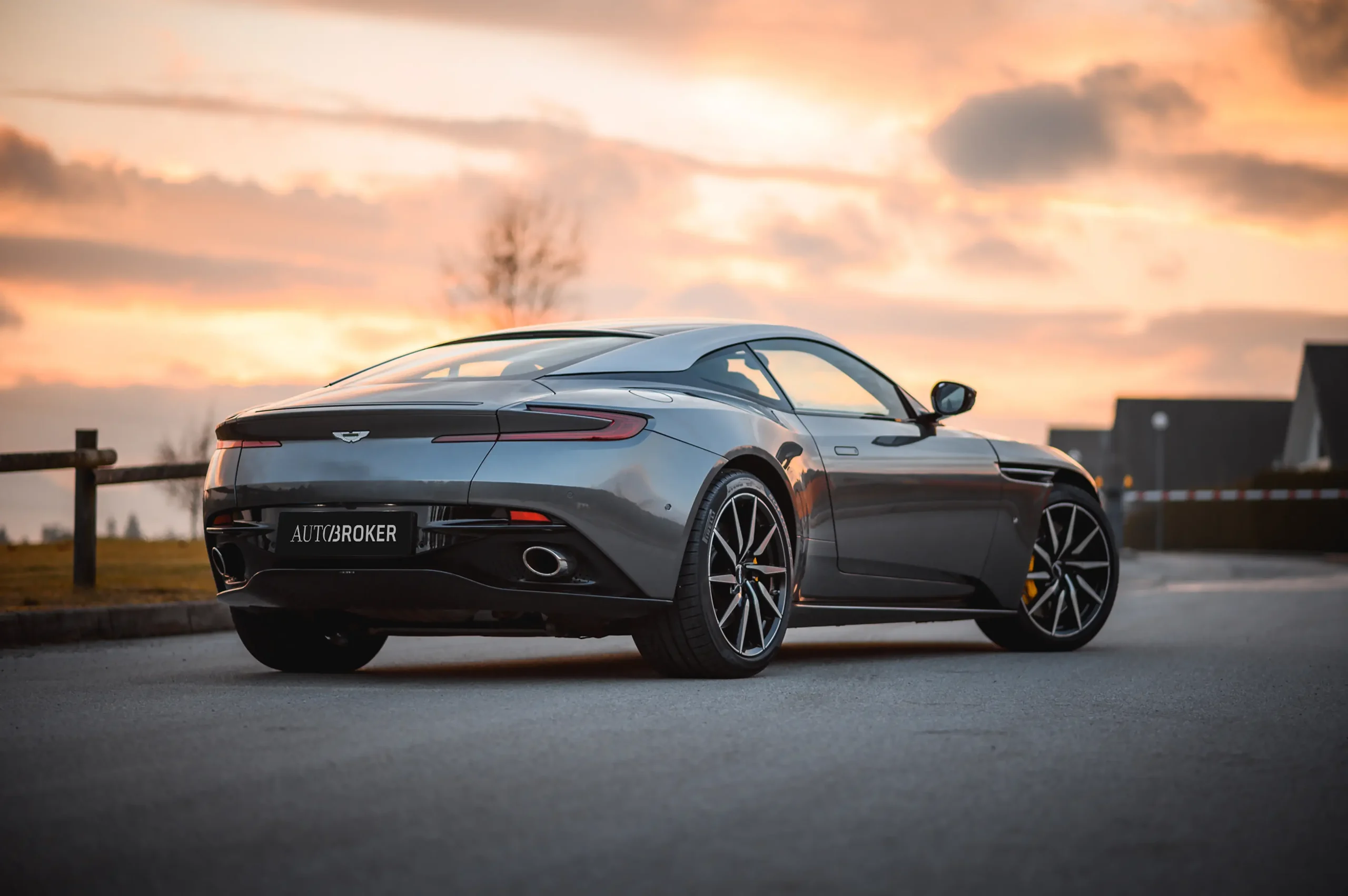 Aston-Martin-DB11-04