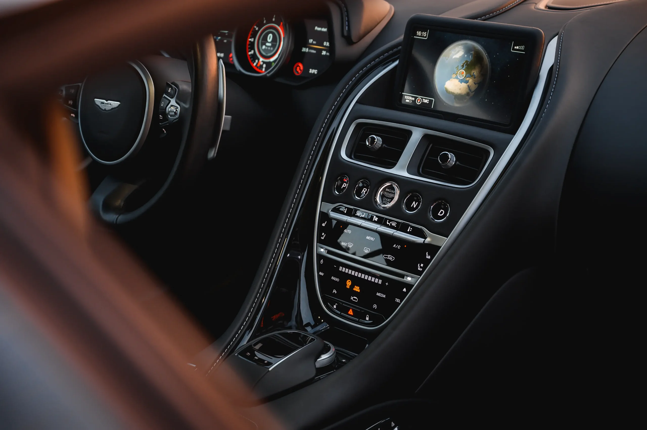Aston-Martin-DB11-11