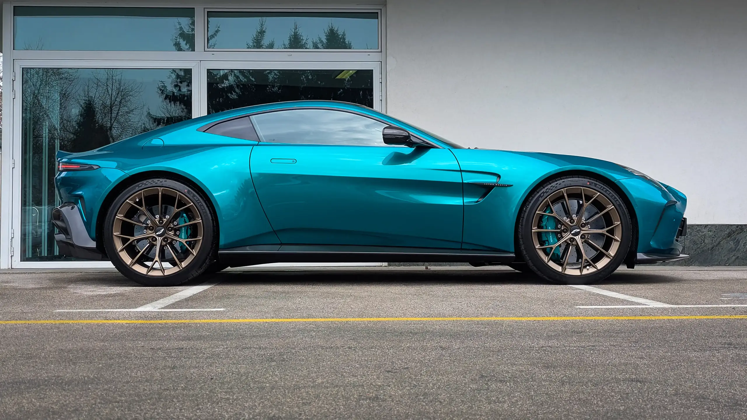Aston-Martin-Vantage-04