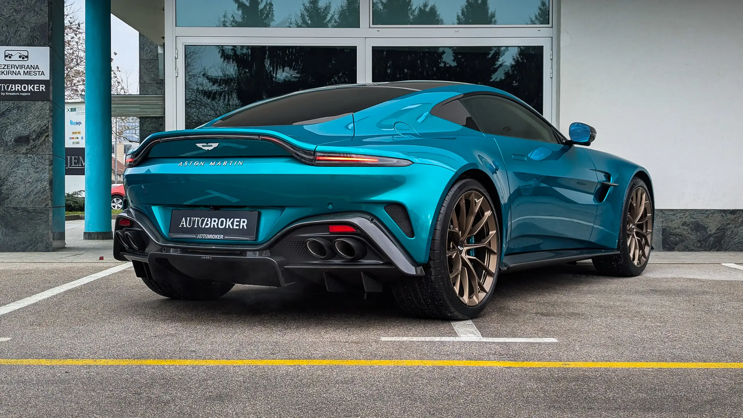 Aston-Martin-Vantage-05