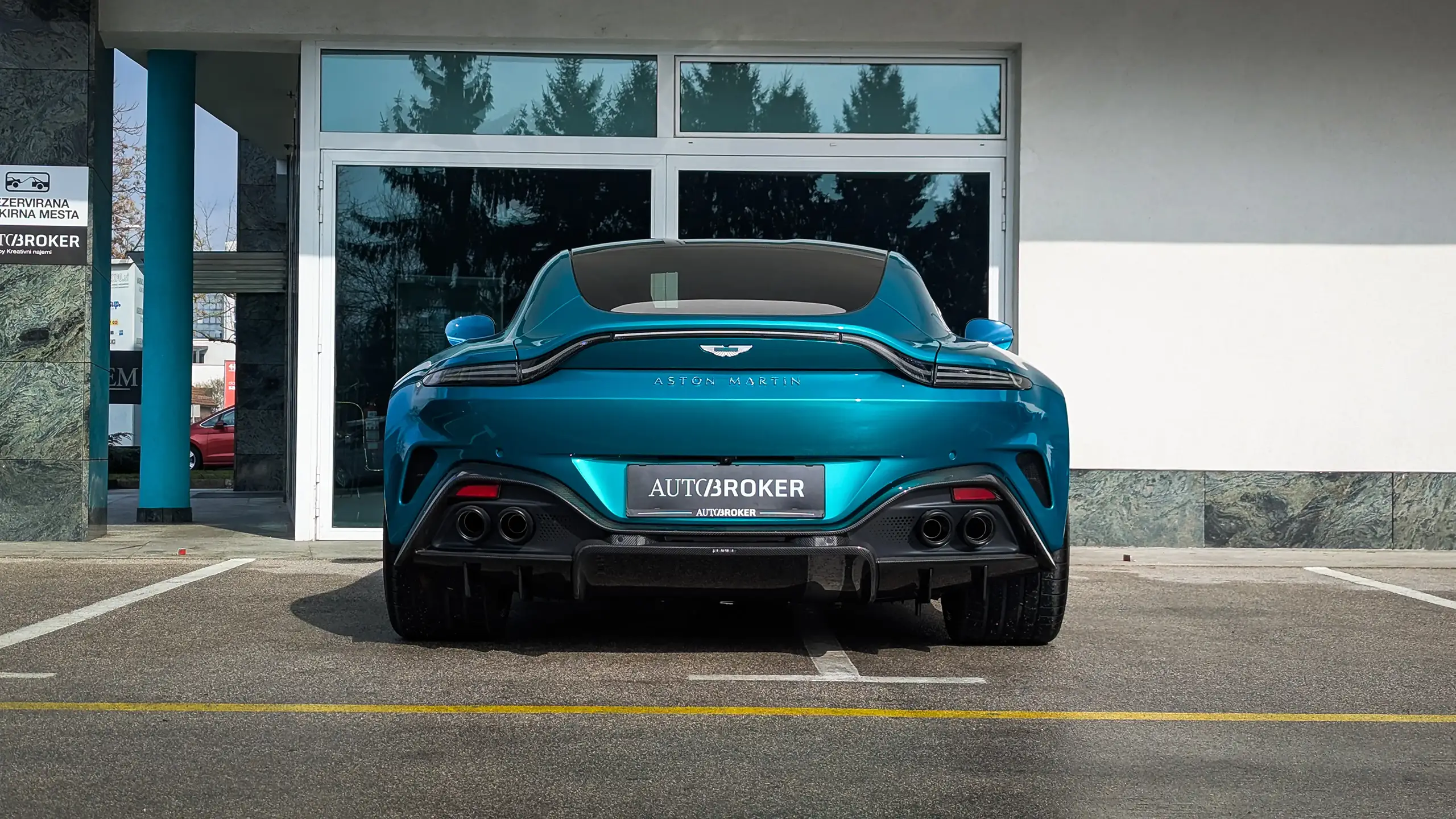 Aston-Martin-Vantage-06