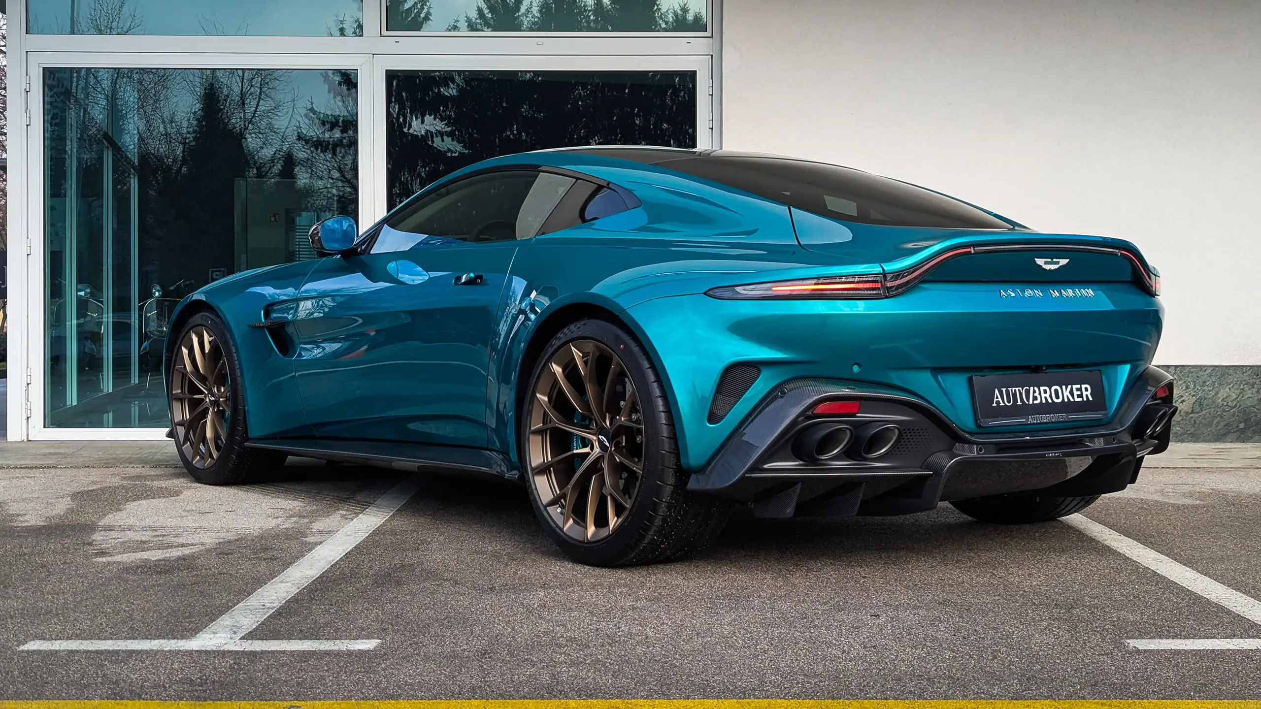 Aston-Martin-Vantage-07