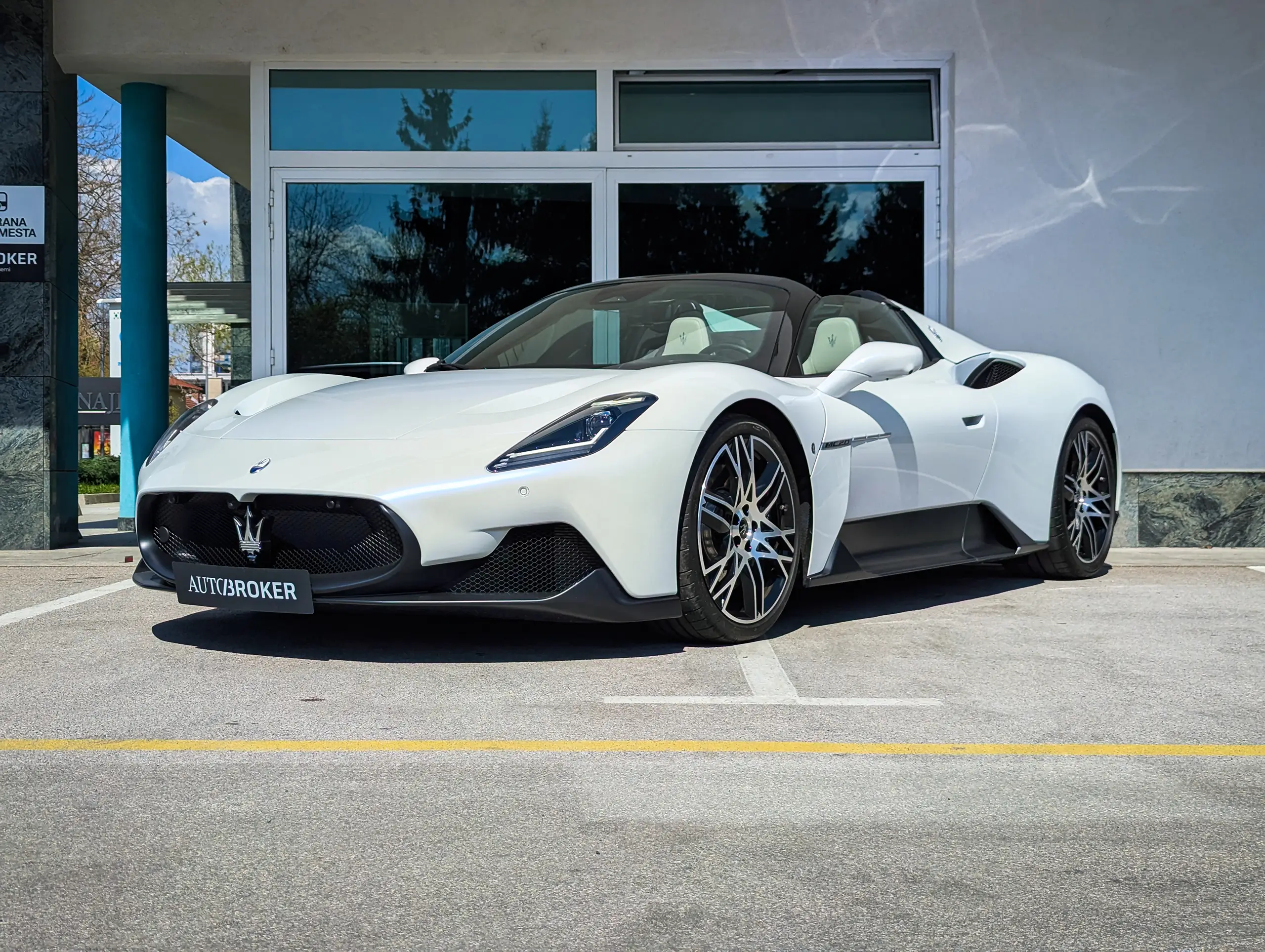 Maserati-MC20-Cielo-01