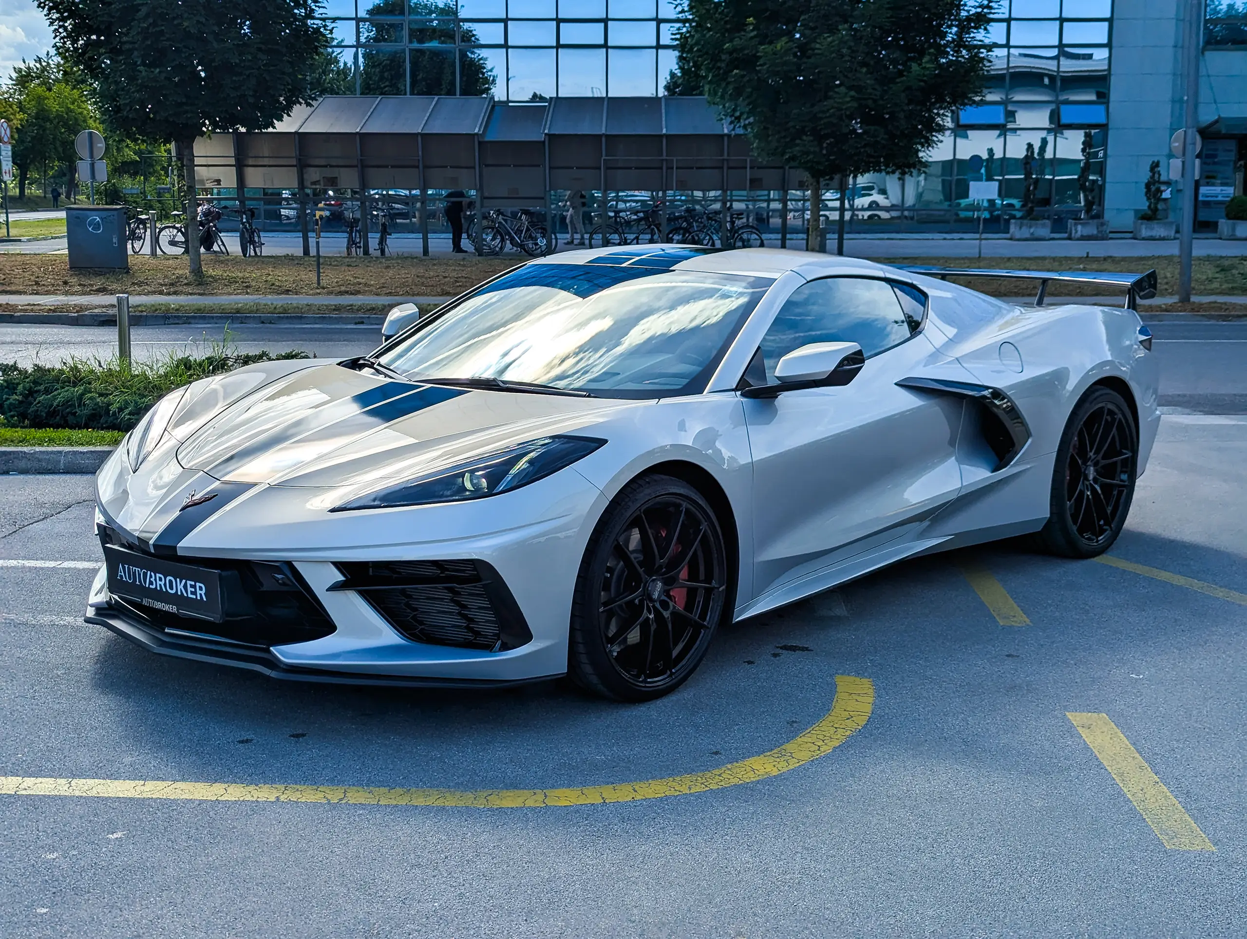 Chevrolet-Corvette-C8-Stingray-01