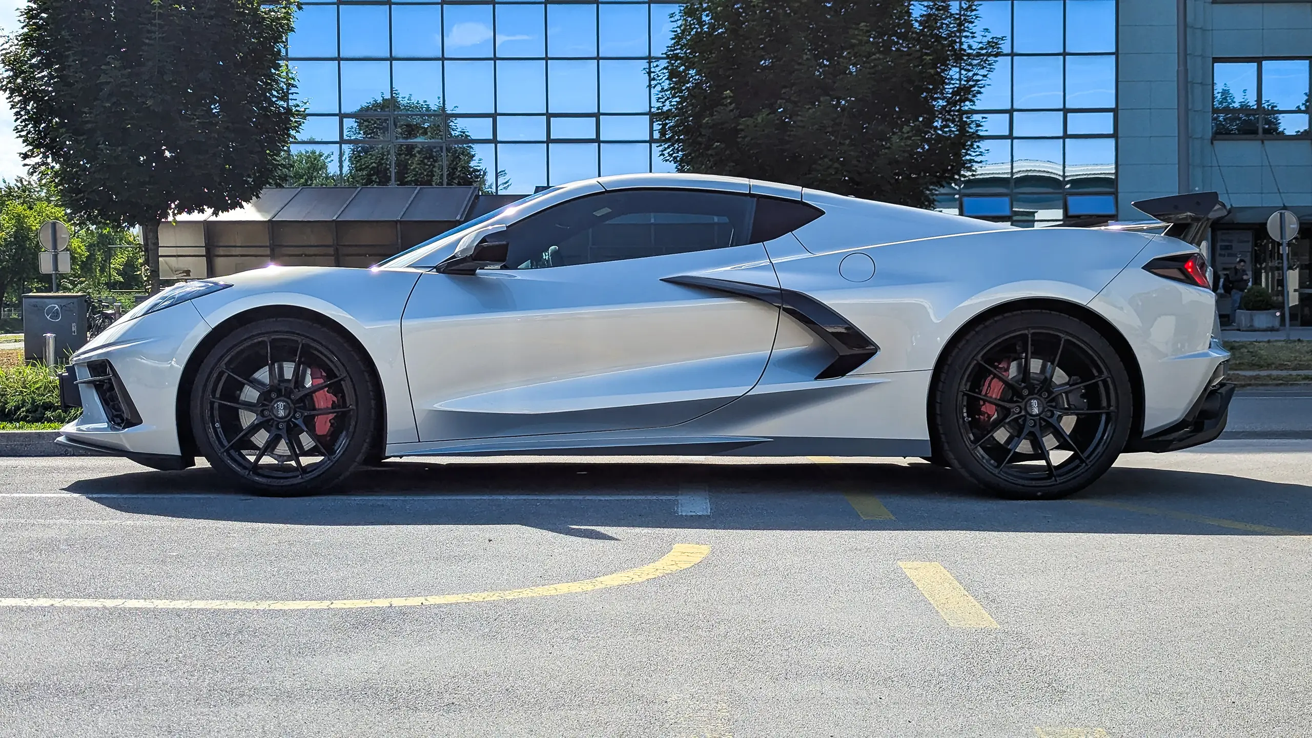 Chevrolet-Corvette-C8-Stingray-10