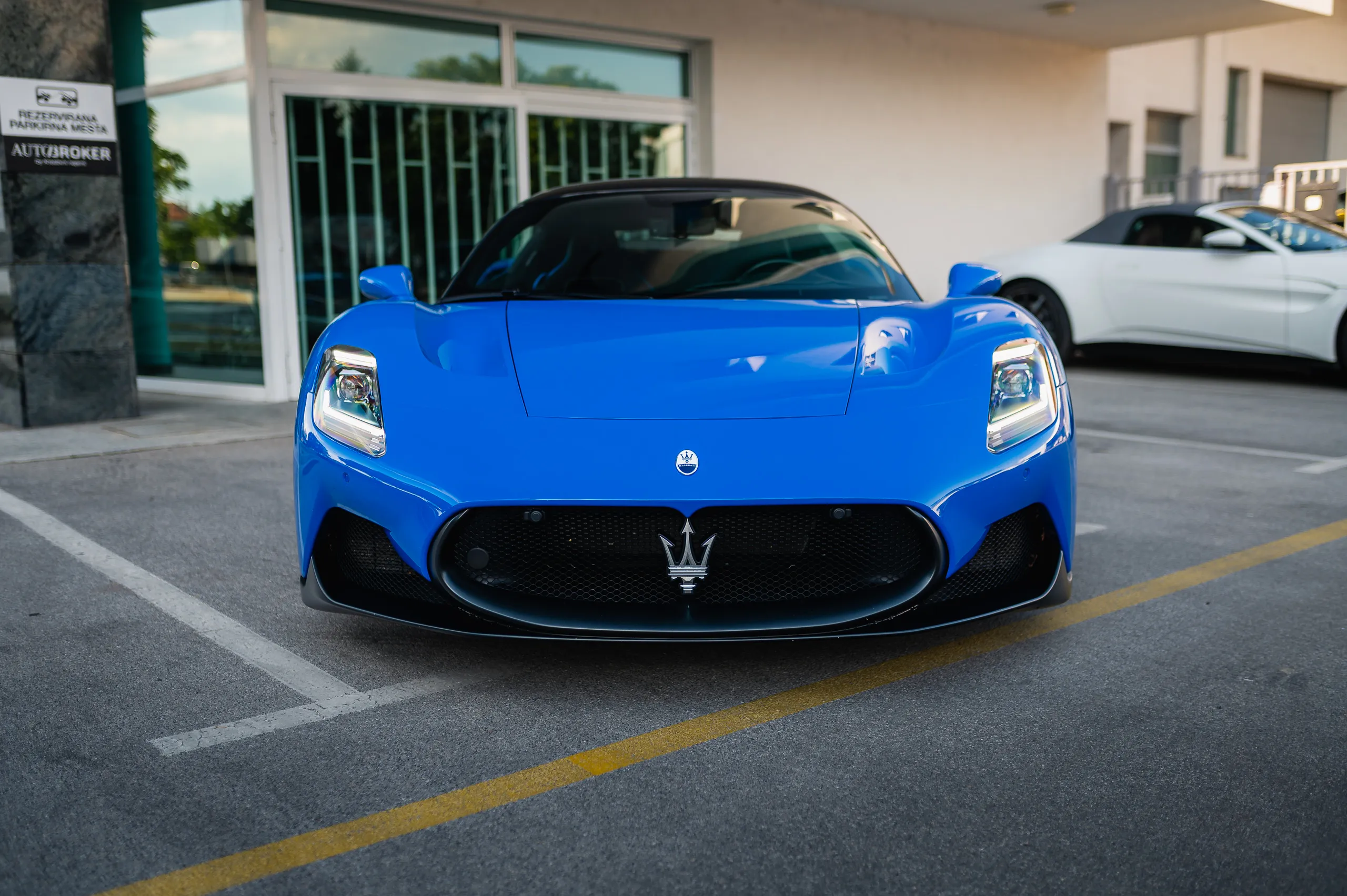 Maserati-MC20-Blu-Infinito-02