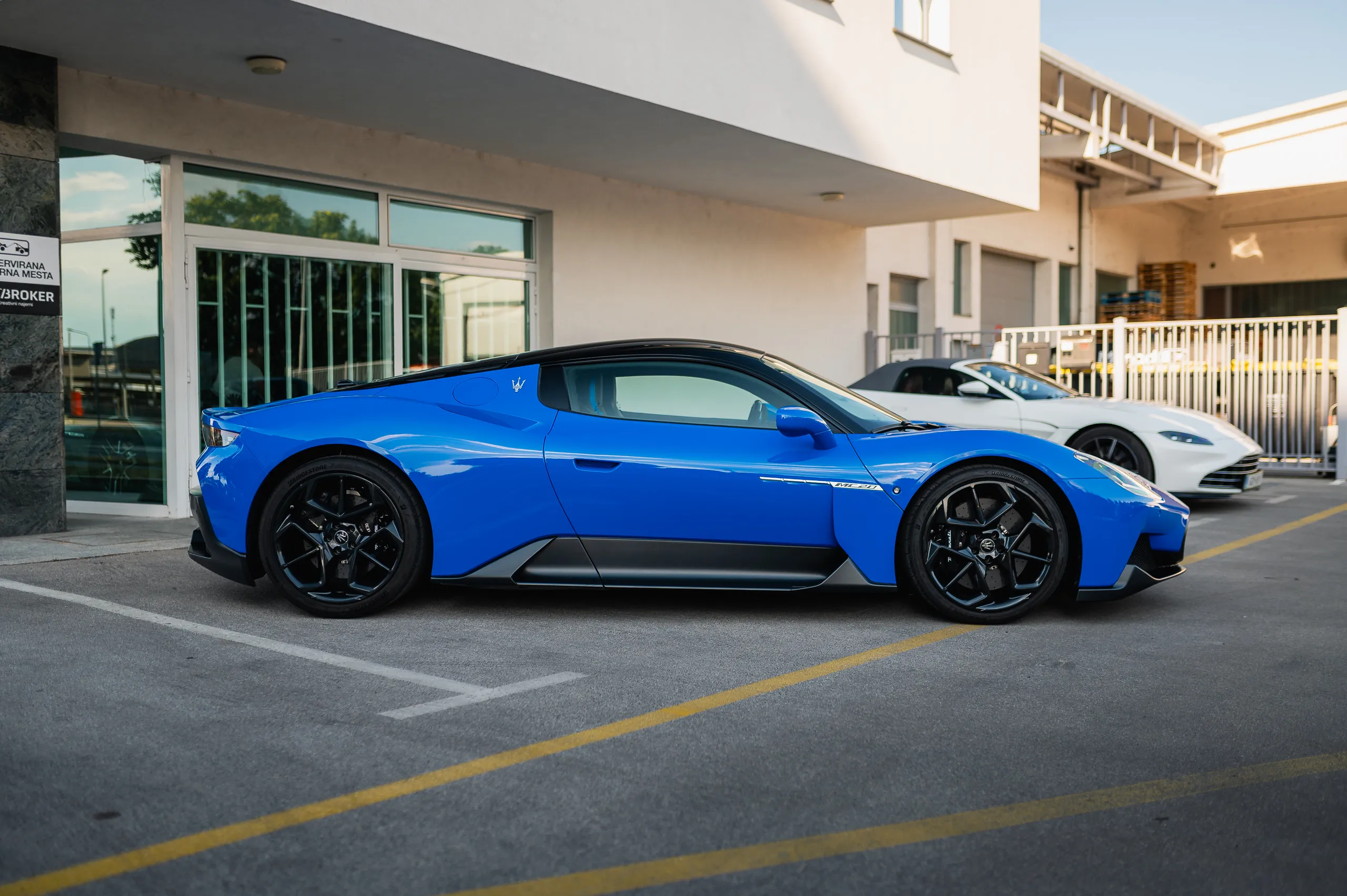 Maserati-MC20-Blu-Infinito-04