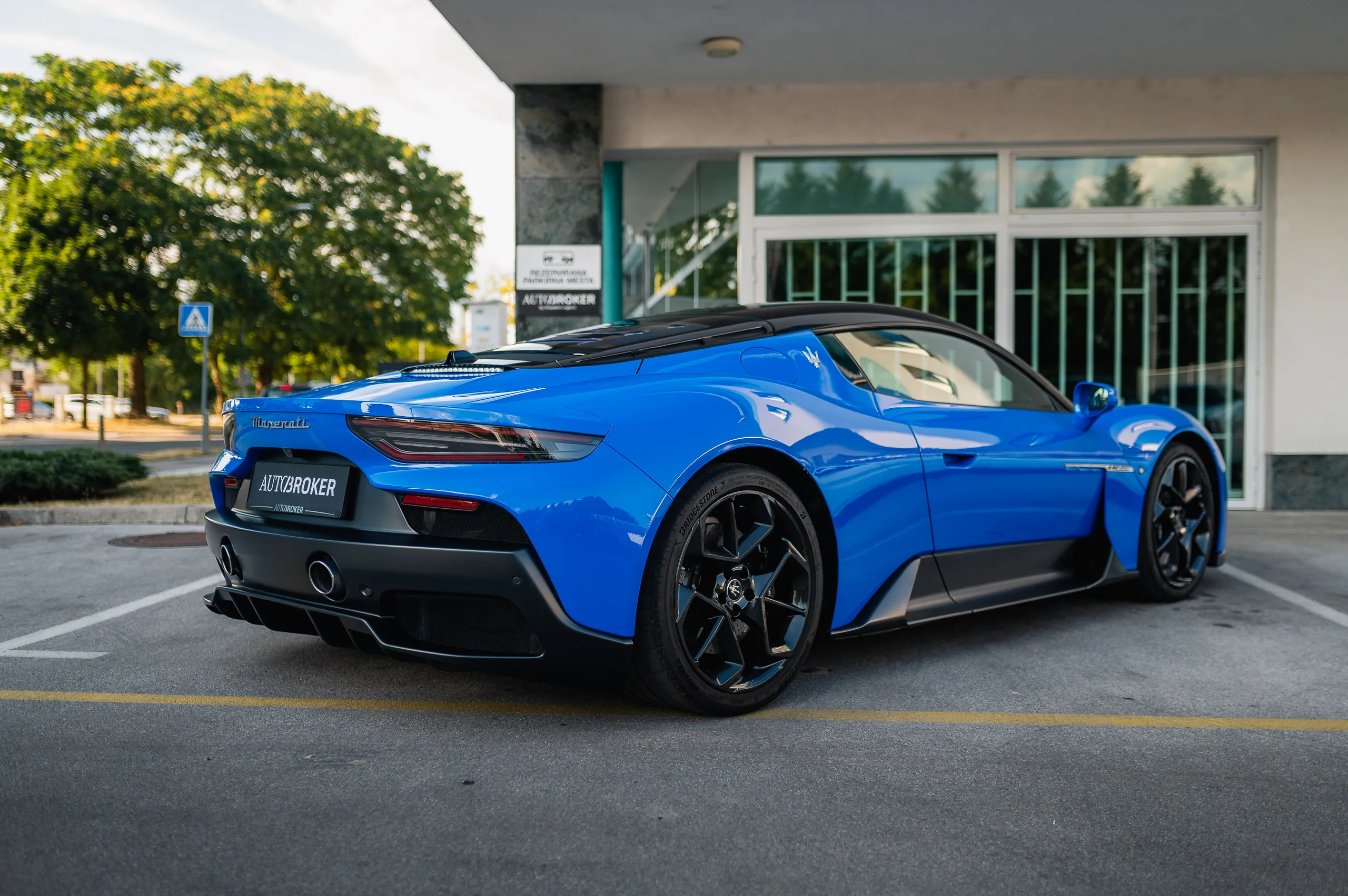 Maserati-MC20-Blu-Infinito-05