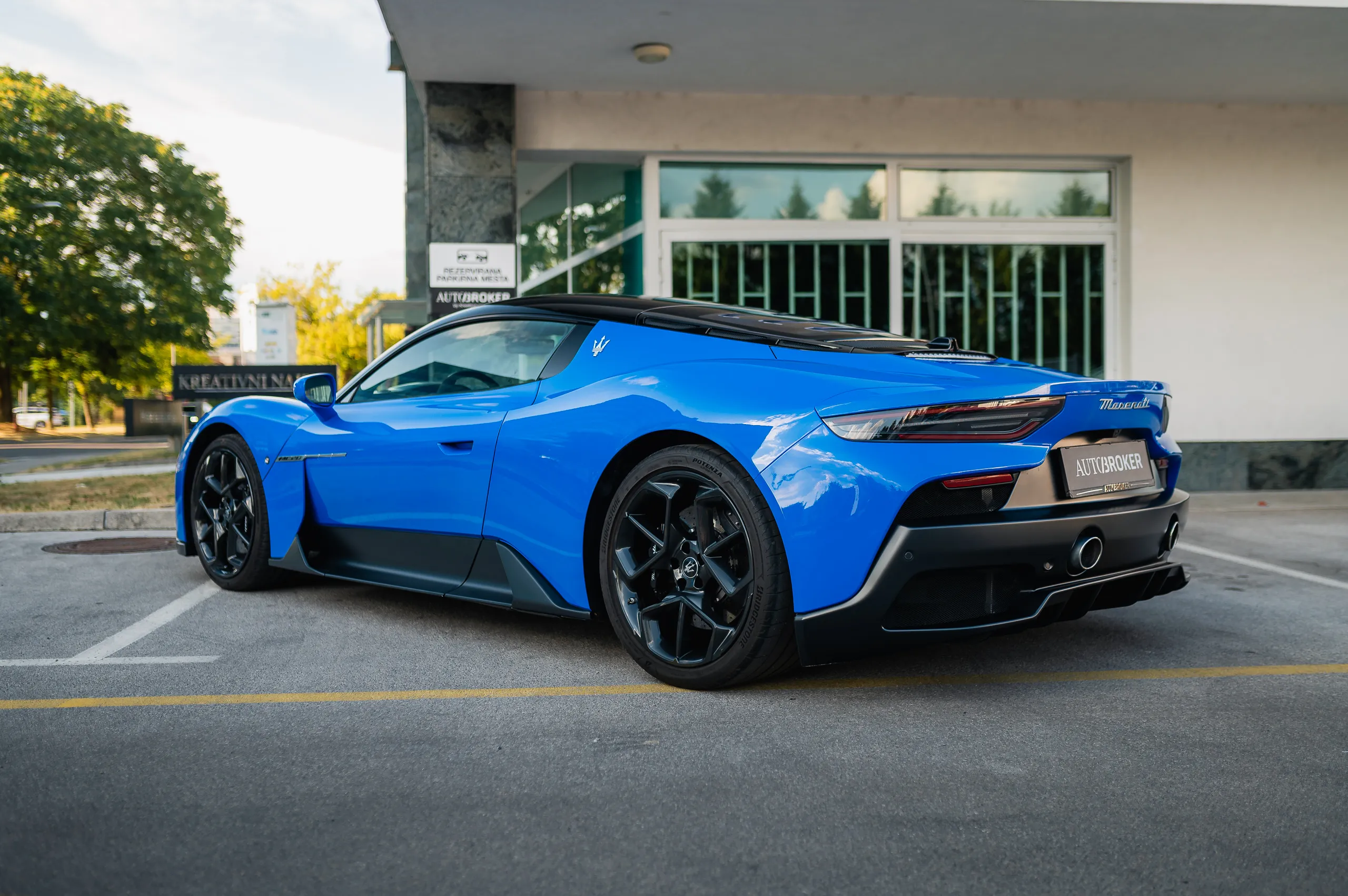 Maserati-MC20-Blu-Infinito-07
