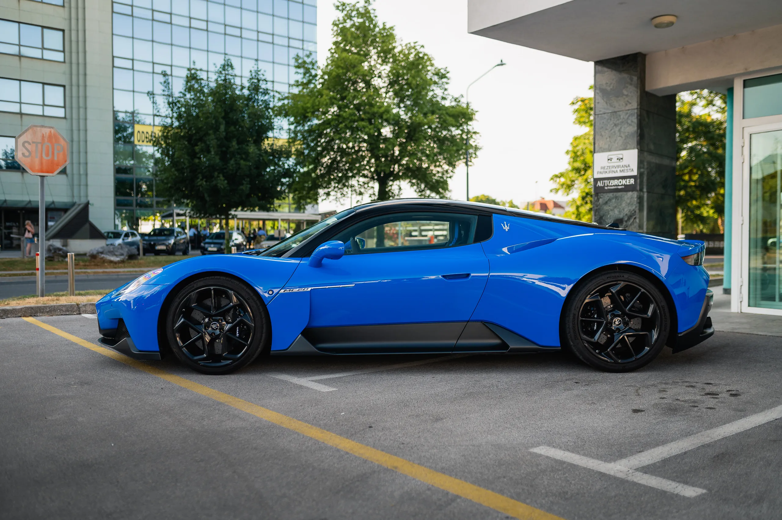 Maserati-MC20-Blu-Infinito-08