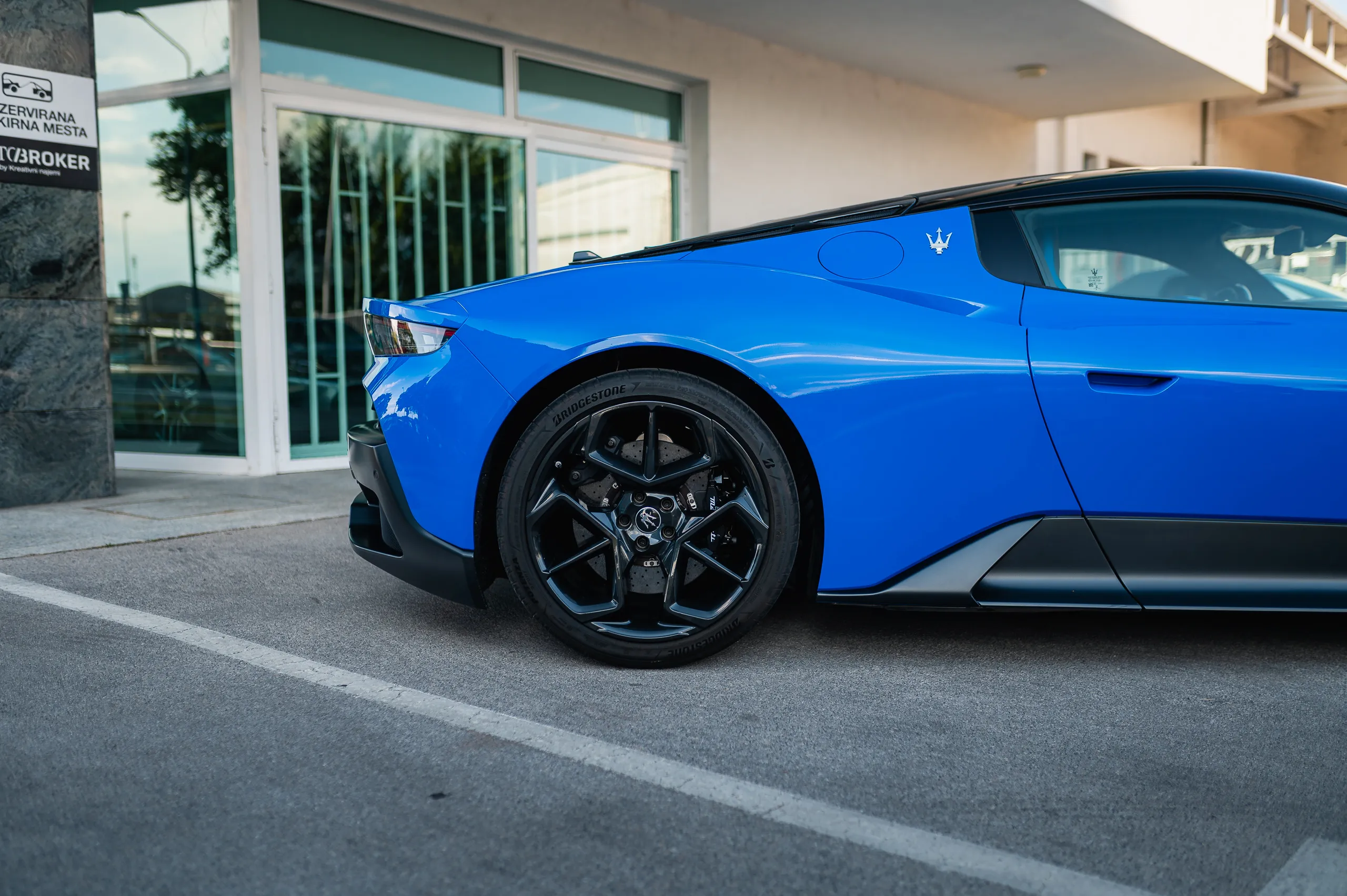 Maserati-MC20-Blu-Infinito-10