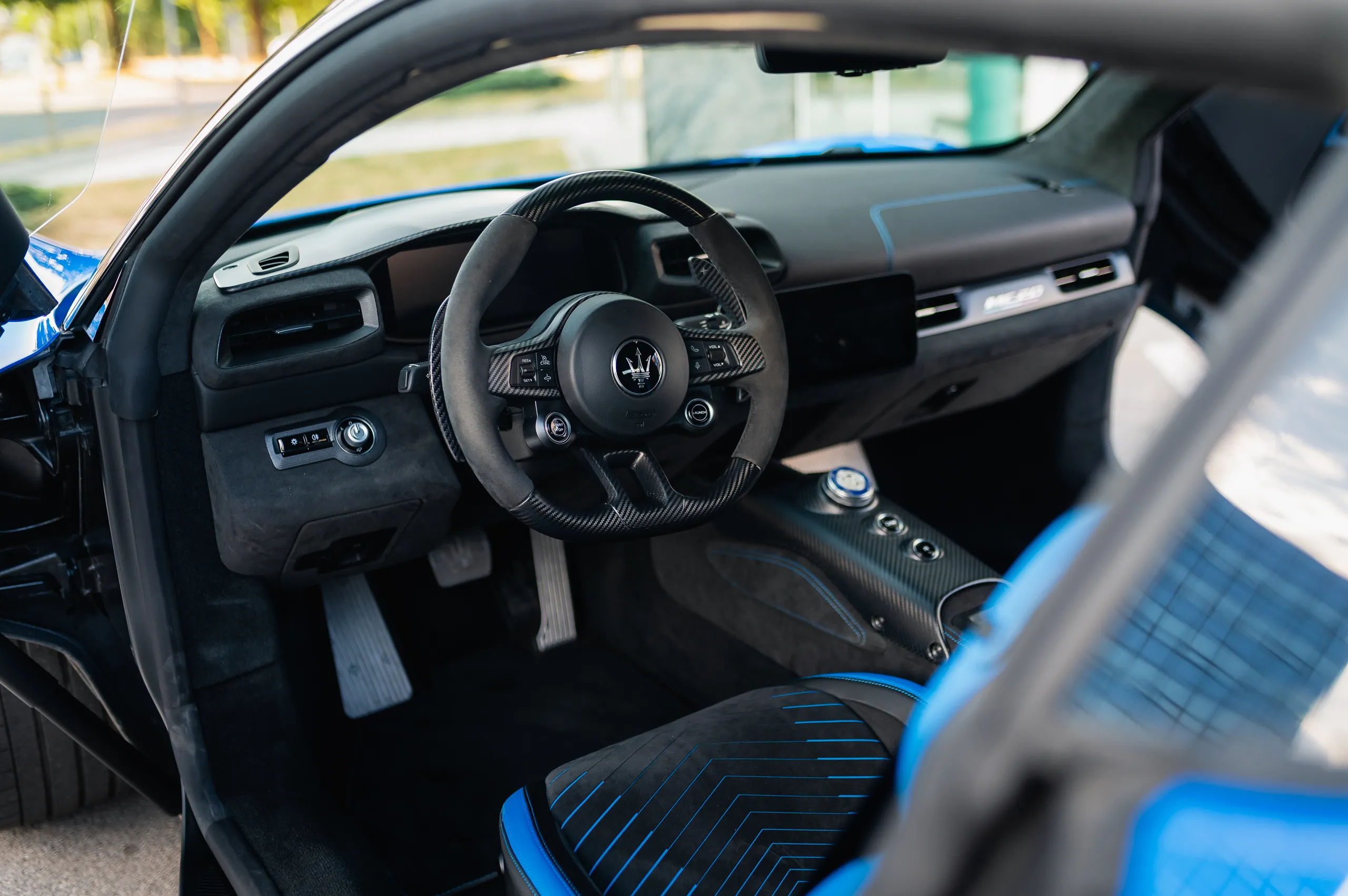 Maserati-MC20-Blu-Infinito-12
