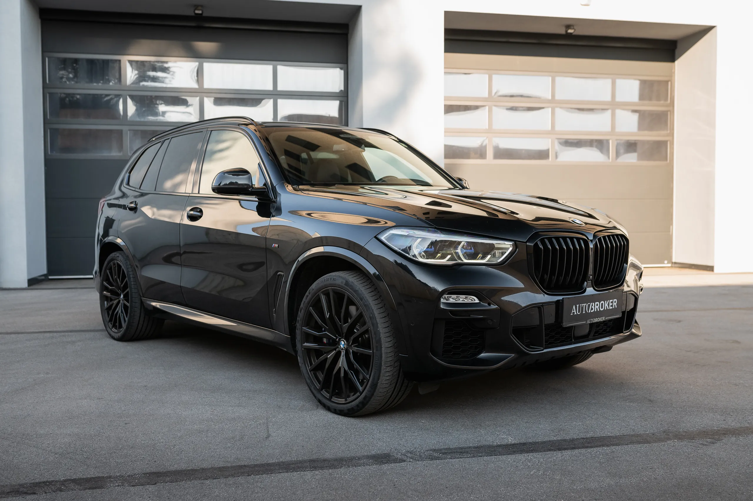BMW-X5-M50i-03