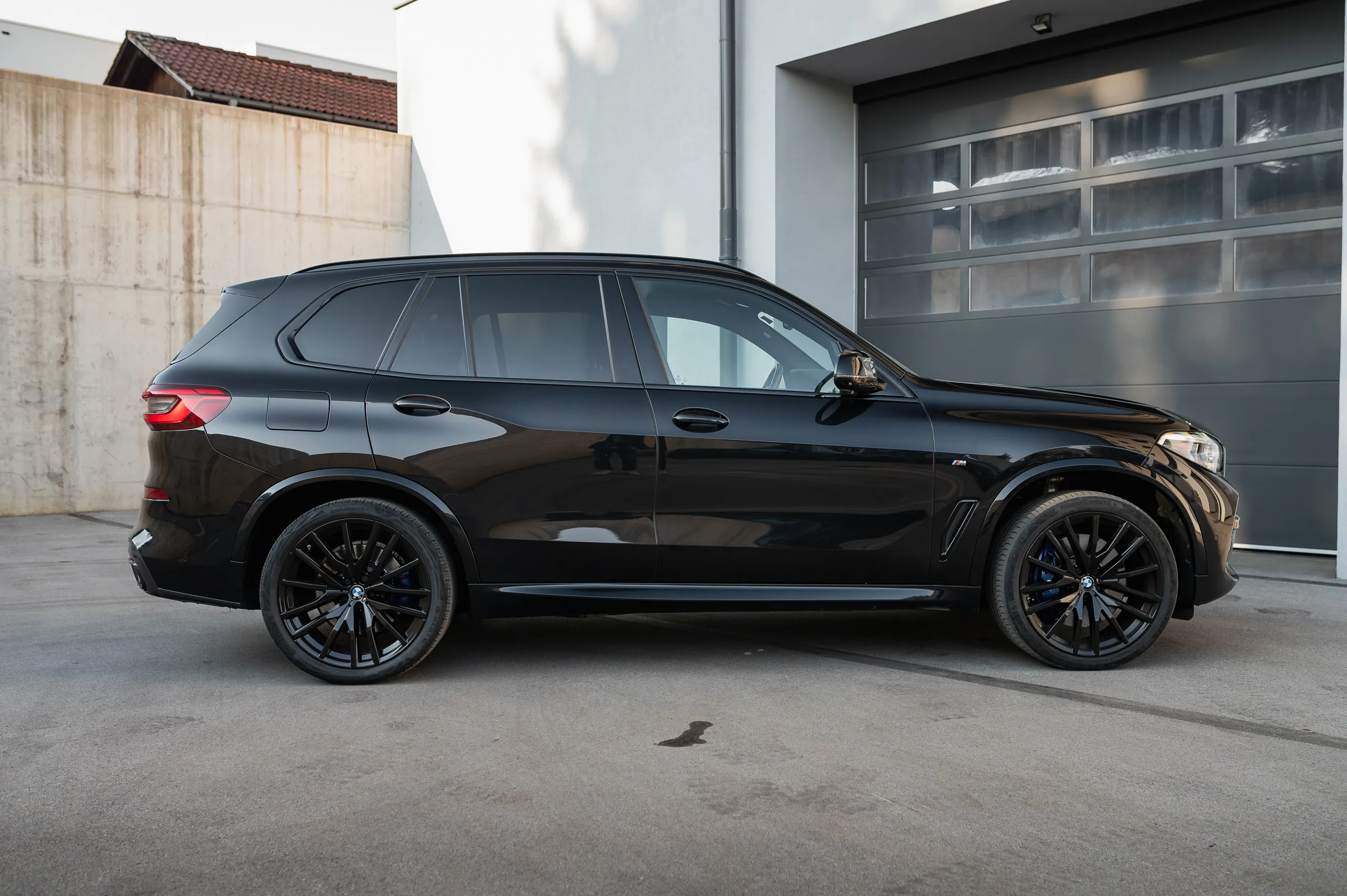 BMW-X5-M50i-04