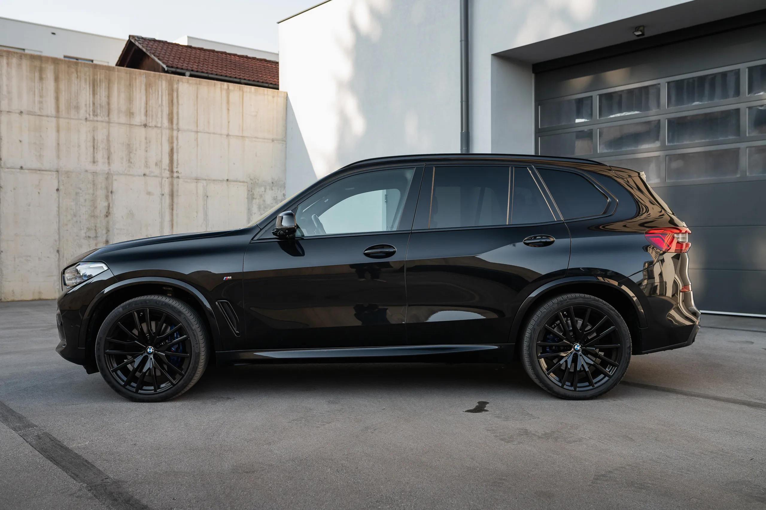 BMW-X5-M50i-08