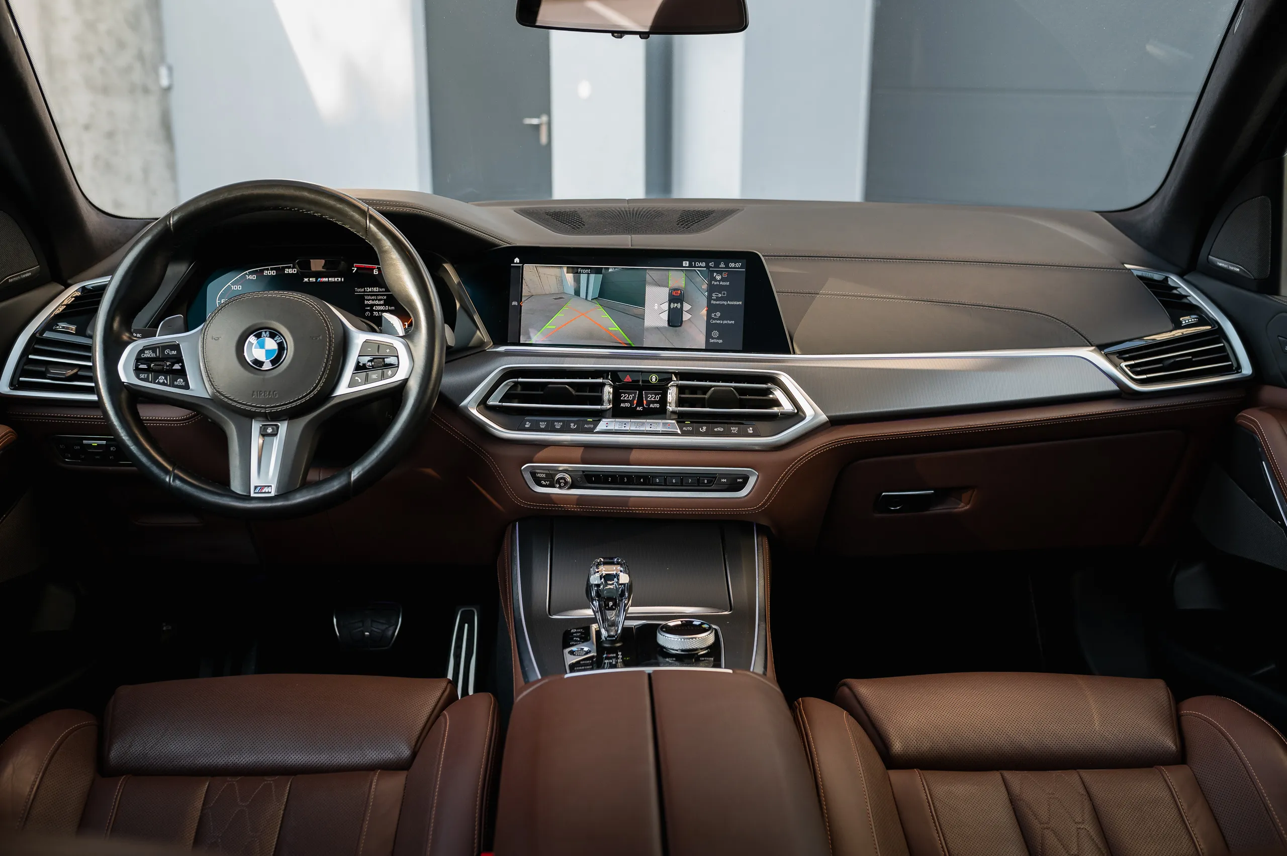 BMW-X5-M50i-11