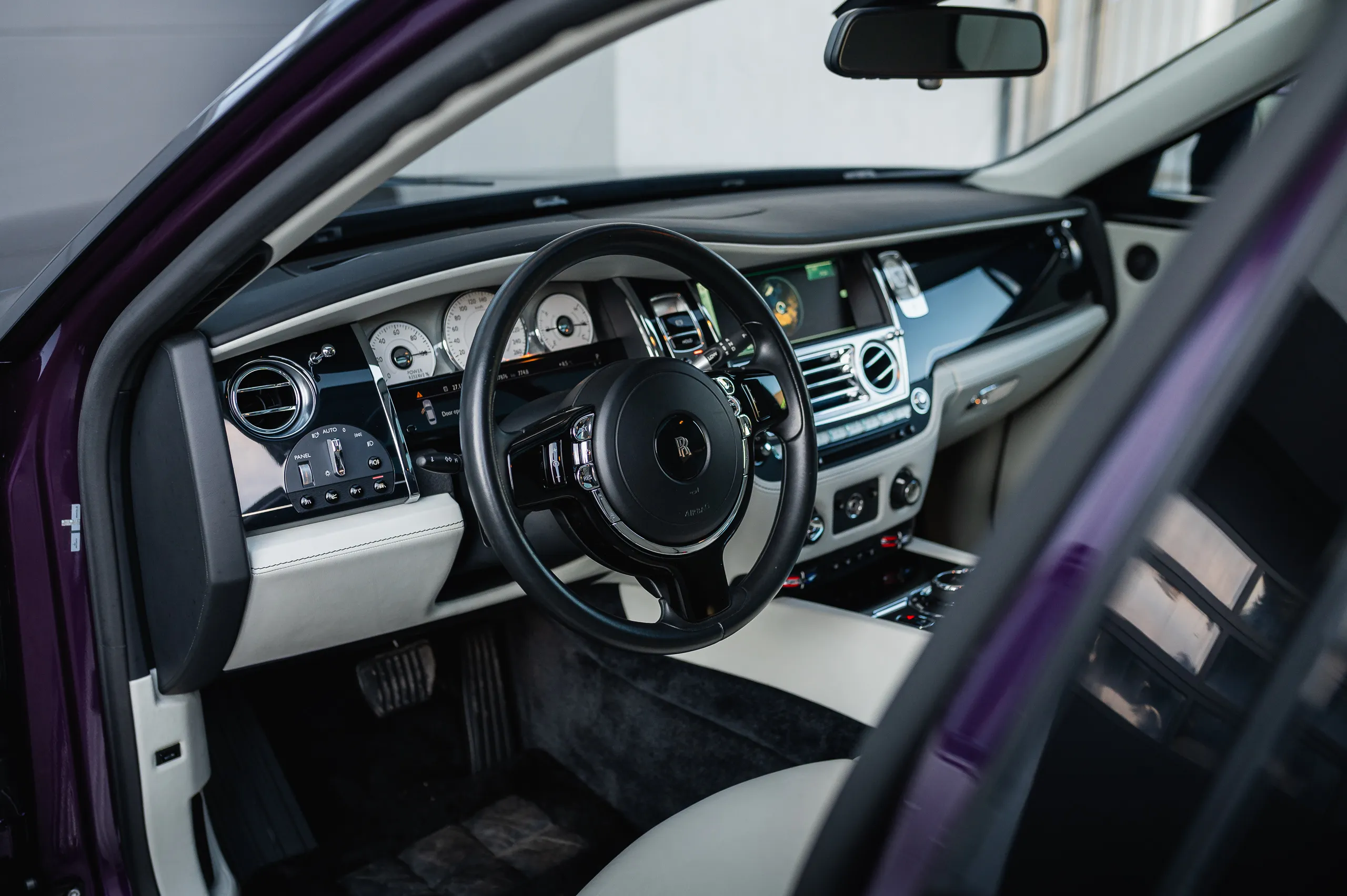 Rolls-Royce-Ghost-12